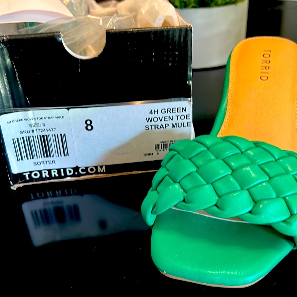 Green kitten heels